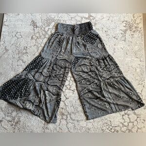 EARTHBOUND Black and Gray Wide Leg Pants